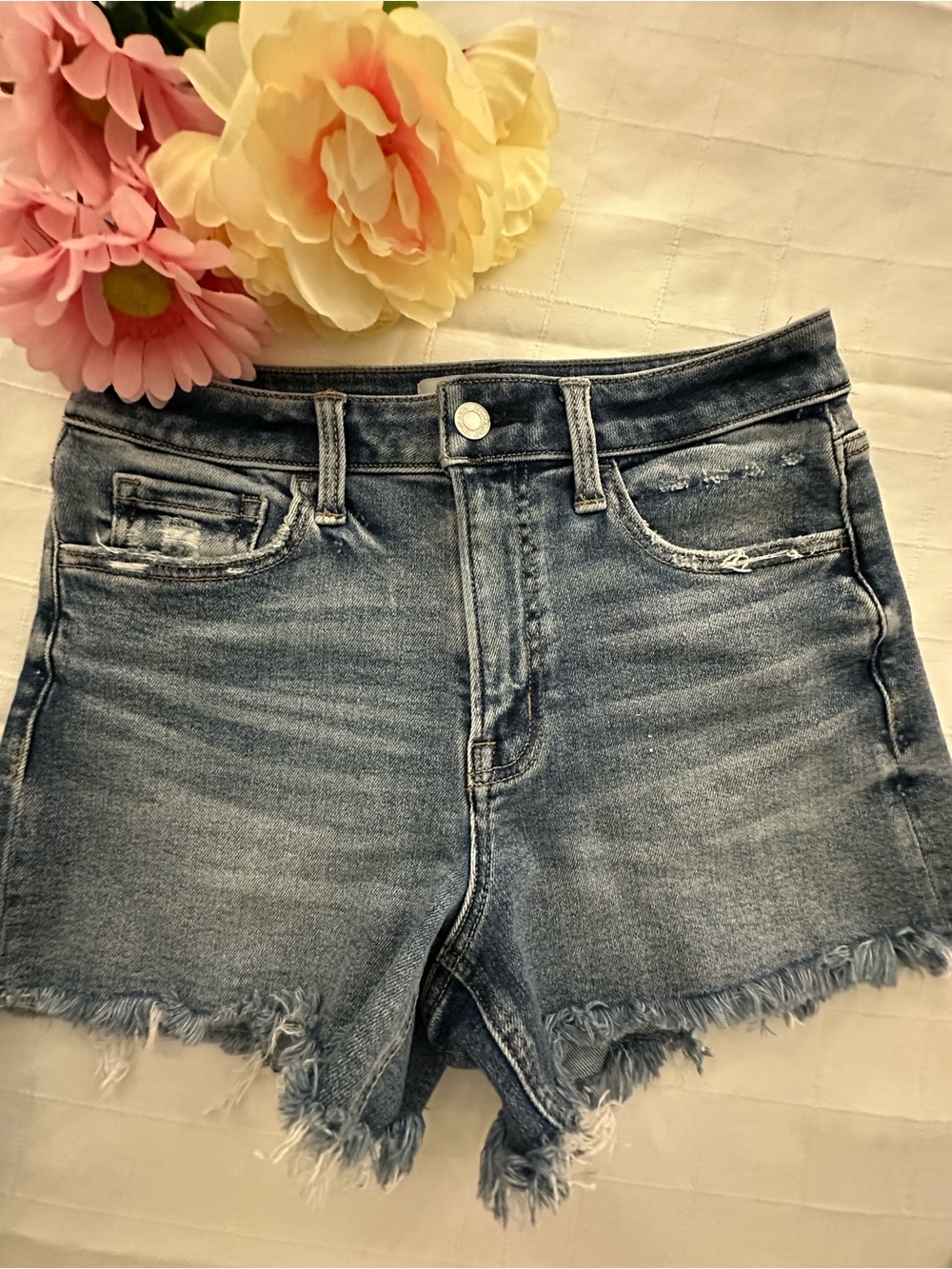 Vervet Blue NWOT Women's High-Rise Frayed Hem Denim Shorts - Light Blue